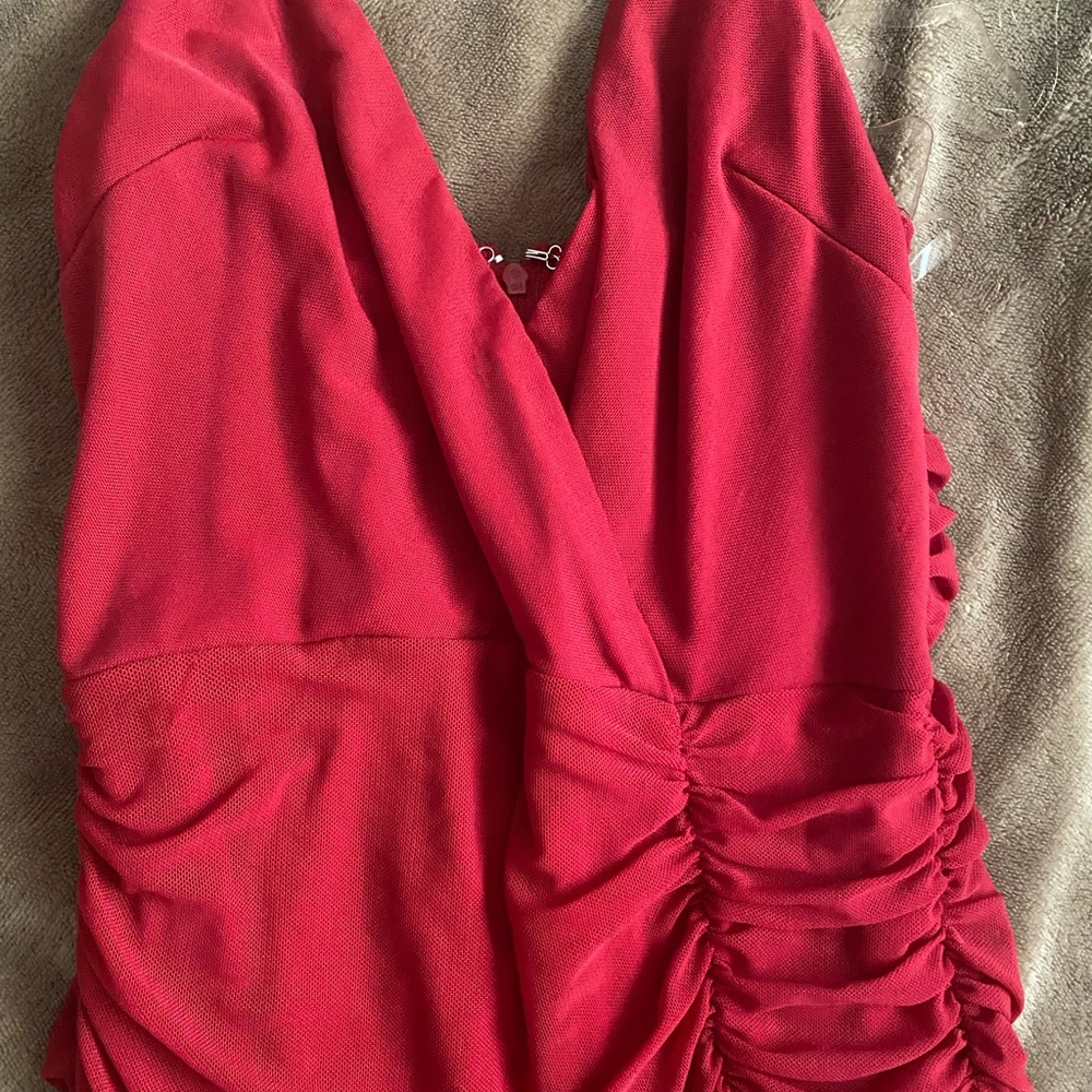a red windsor dress size small